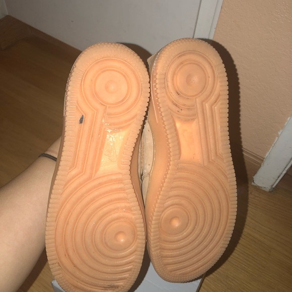 SHOES - Picture 4 of 7